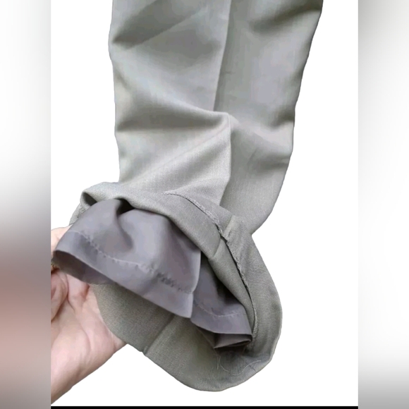 Le Suit Petite Chino Pants Beige/Hint Soft Olive Polyester Fully Lined Size 6P - Picture 2 of 11